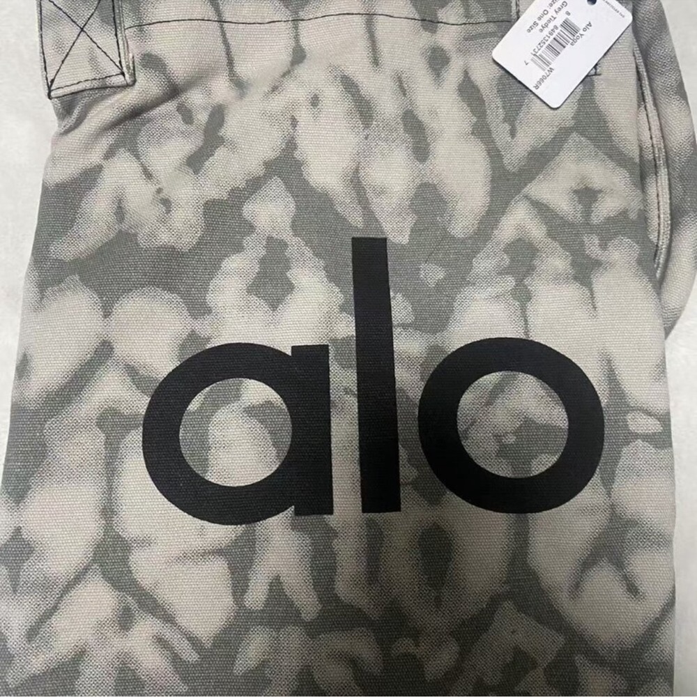 Alo Yoga Iconic Tote Bag